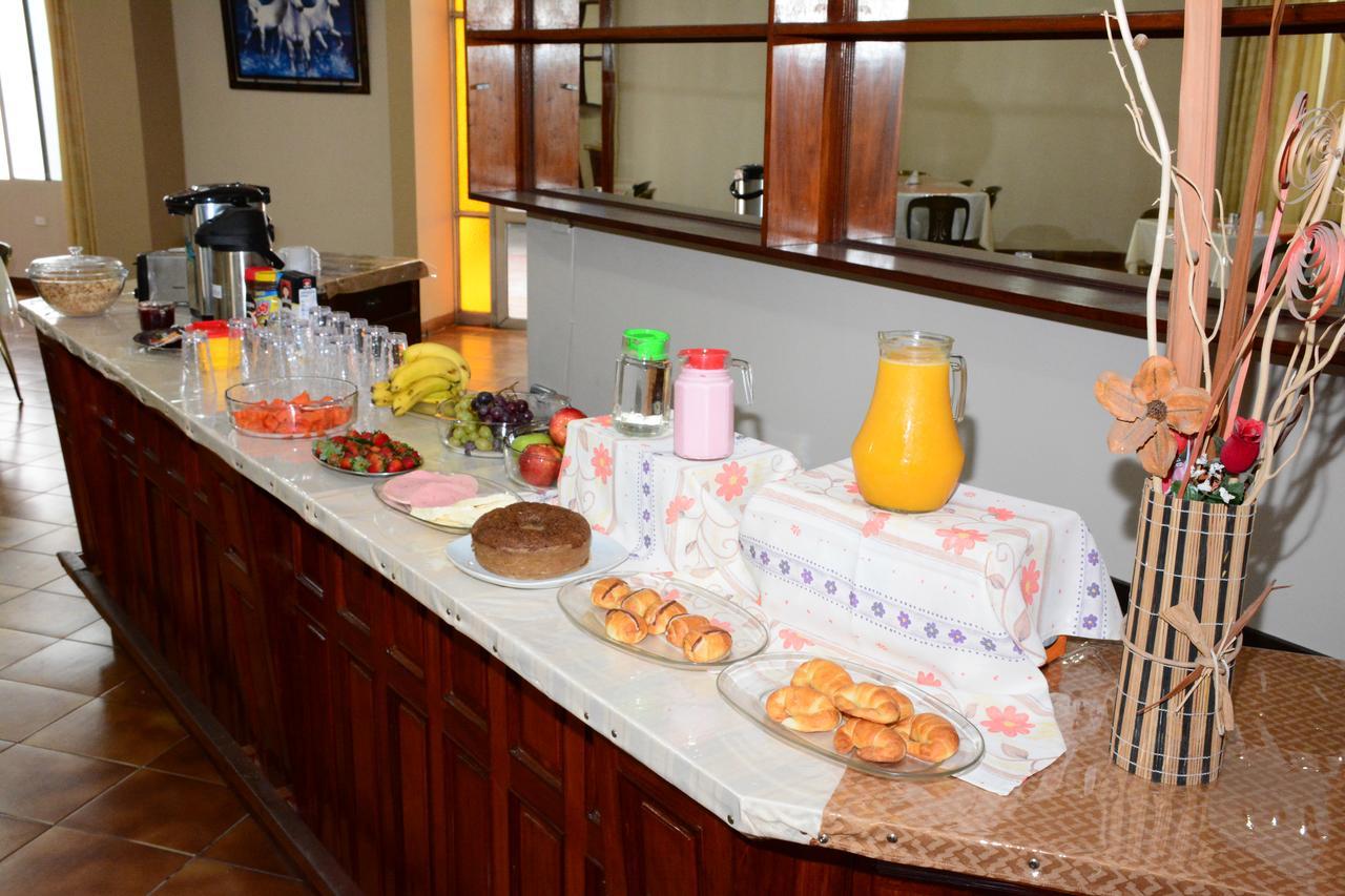 Hostal Ibiza Santa Cruz de La Sierra Extérieur photo