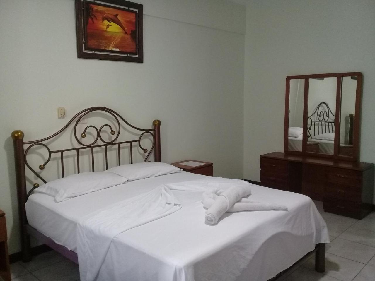 Hostal Ibiza Santa Cruz de La Sierra Extérieur photo