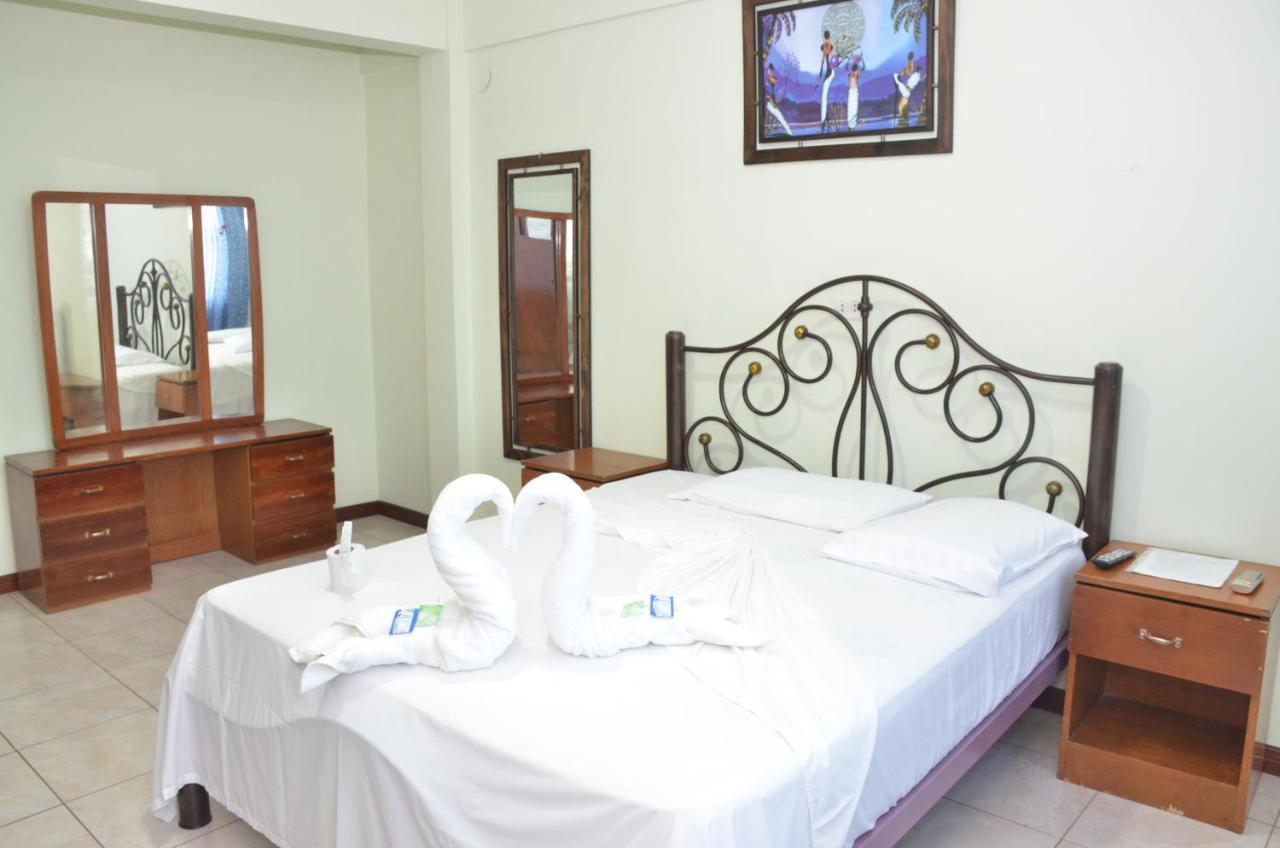 Hostal Ibiza Santa Cruz de La Sierra Extérieur photo