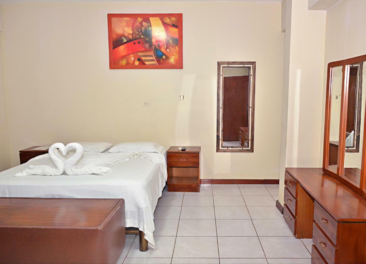 Hostal Ibiza Santa Cruz de La Sierra Extérieur photo