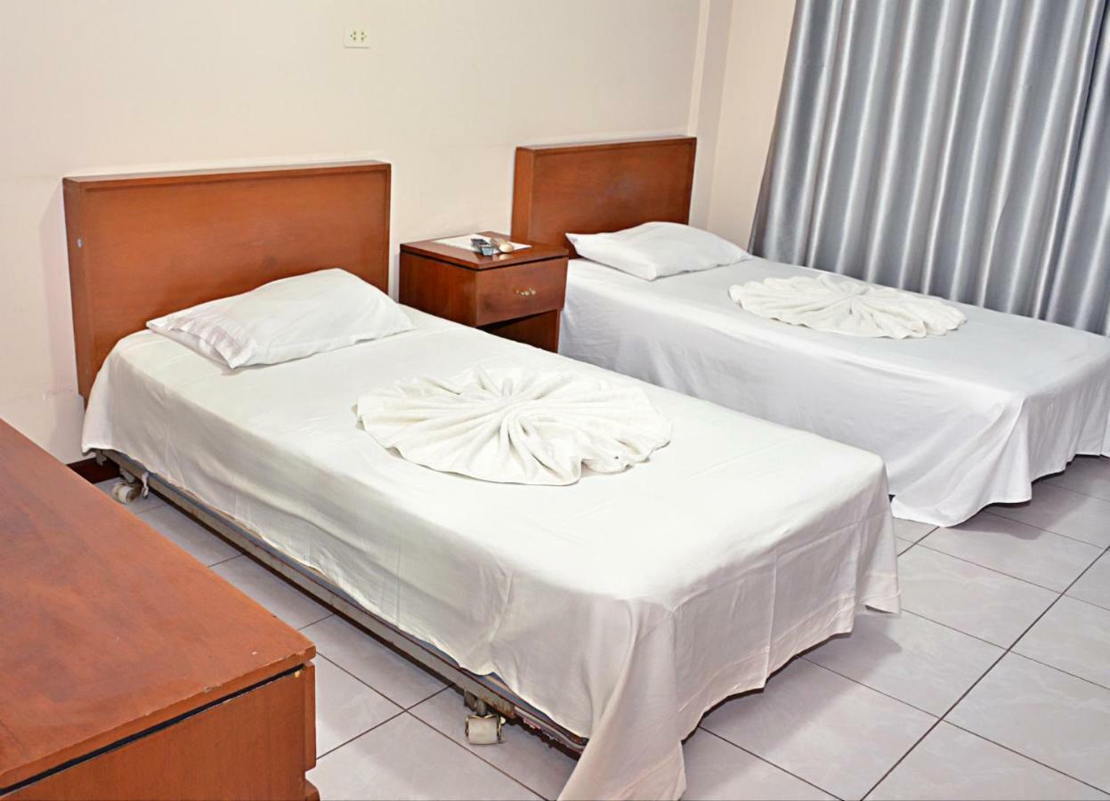 Hostal Ibiza Santa Cruz de La Sierra Extérieur photo