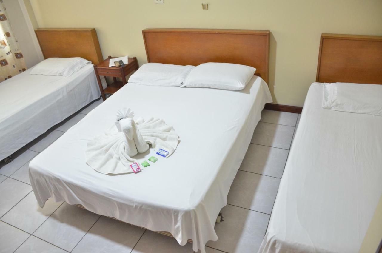 Hostal Ibiza Santa Cruz de La Sierra Extérieur photo